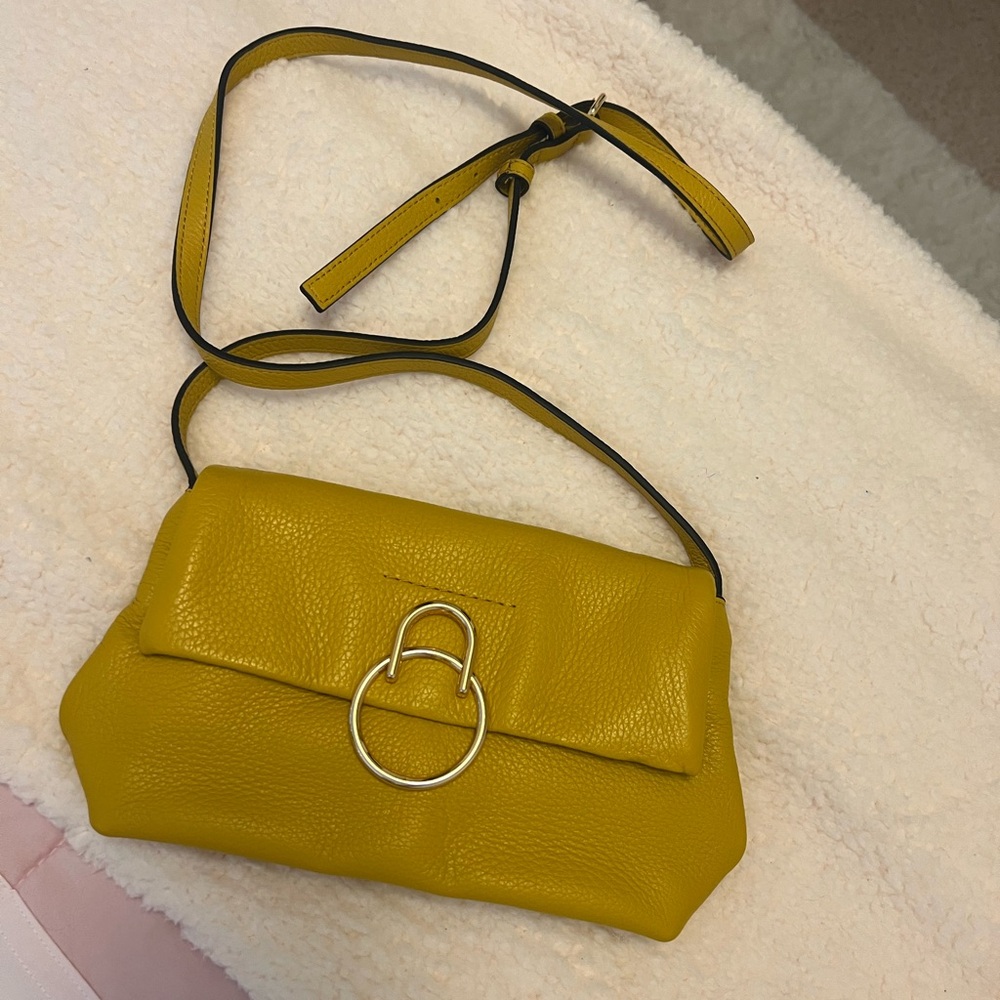 YELLOW VINCE CAMUTO BAG 💛
